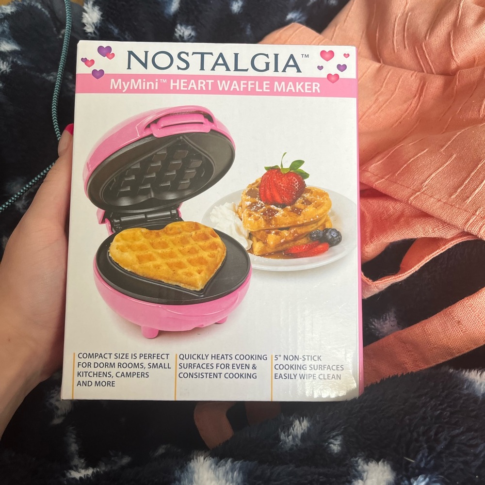 Nostalgia my mini heart waffle maker